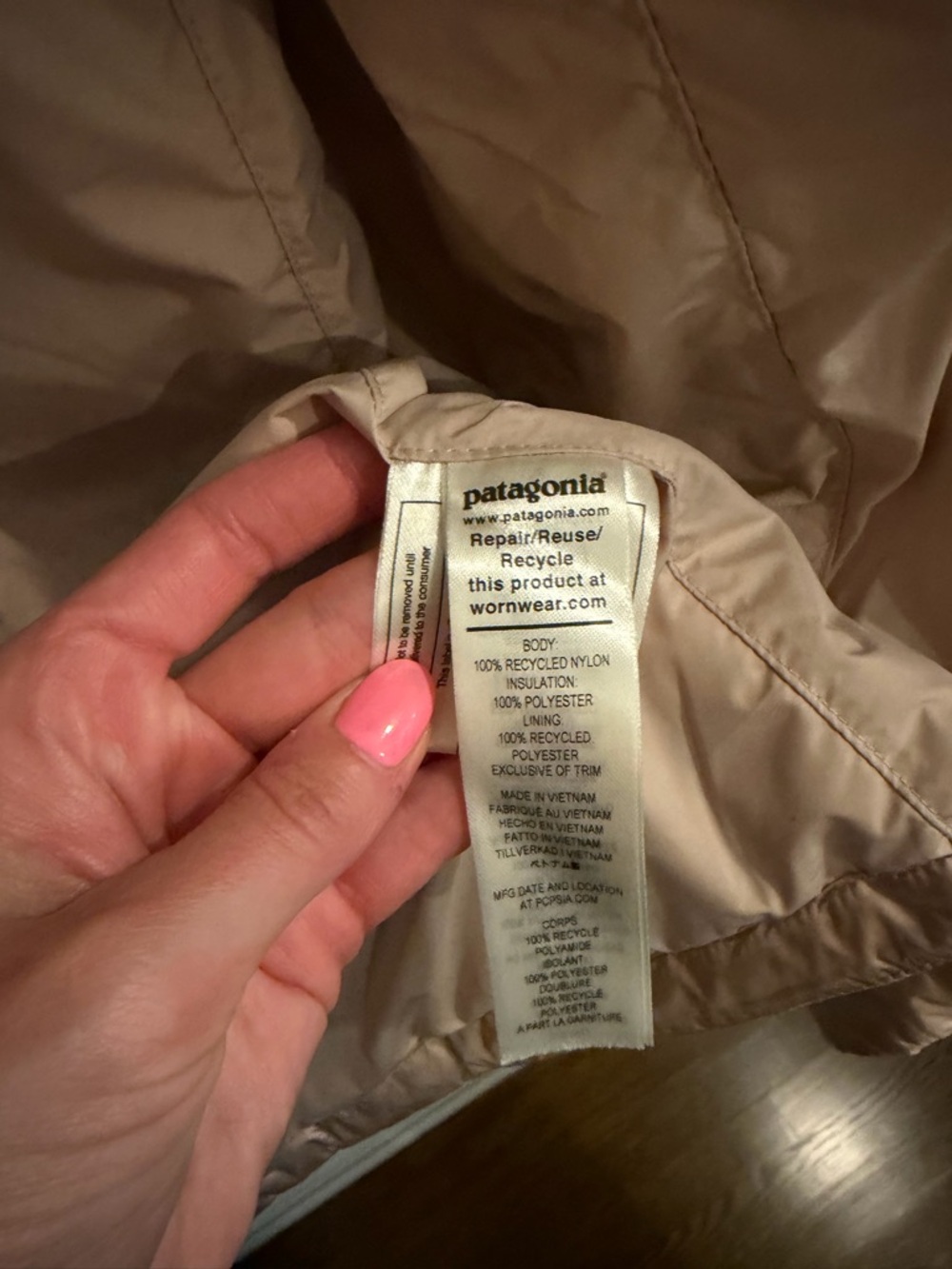 Patagonia Women's Two-Tone Quilted Jacket in Cream & Blush Radalie - Picture 3 of 5